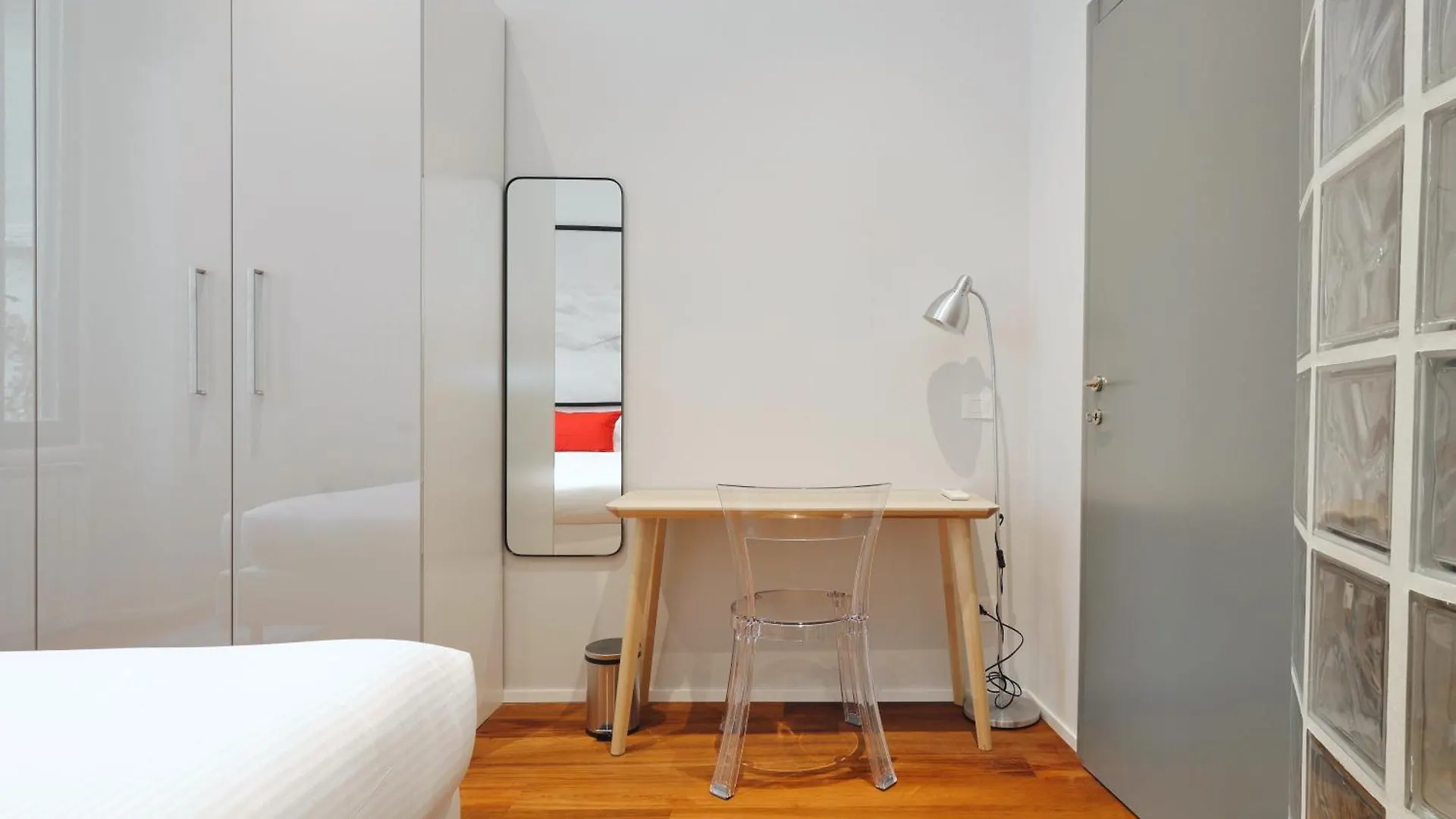 Joivy Modern Flat Near Duomo Di Milano Apartment  Milan